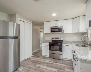 5646 Festivo Drive - Photo Thumbnail 8