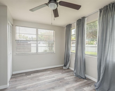 5646 Festivo Drive - Photo Thumbnail 13