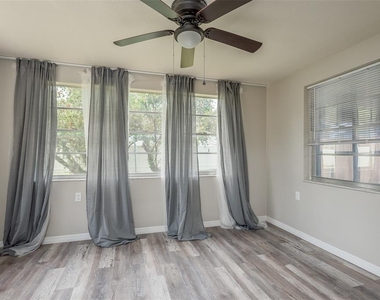 5646 Festivo Drive - Photo Thumbnail 11