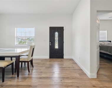 3024 W Douglas St - Photo Thumbnail 3