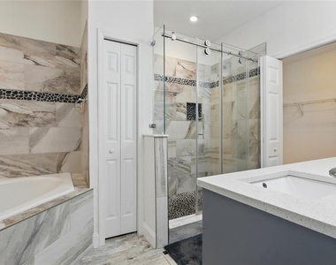 3024 W Douglas St - Photo Thumbnail 11