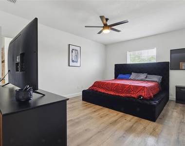 3024 W Douglas St - Photo Thumbnail 10