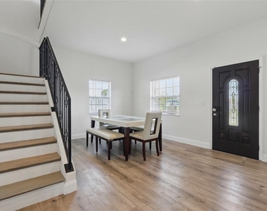 3024 W Douglas St - Photo Thumbnail 8