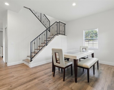 3024 W Douglas St - Photo Thumbnail 2
