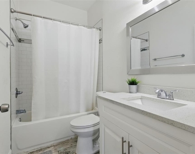 3024 W Douglas St - Photo Thumbnail 17