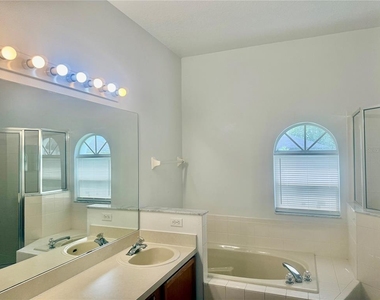 327 Alegriano Court - Photo Thumbnail 12