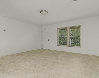 810 Oregon Avenue - Photo Thumbnail 3