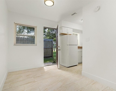 810 Oregon Avenue - Photo Thumbnail 8