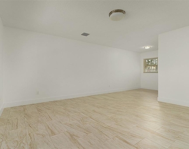 810 Oregon Avenue - Photo Thumbnail 5