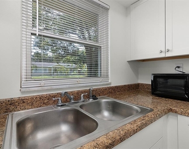 810 Oregon Avenue - Photo Thumbnail 13