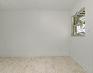 810 Oregon Avenue - Photo Thumbnail 7