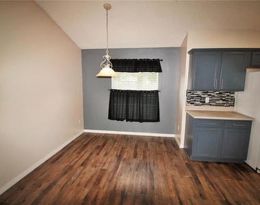 222 Churchill Court - Photo Thumbnail 5