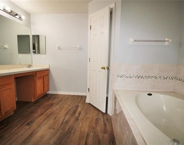 222 Churchill Court - Photo Thumbnail 11