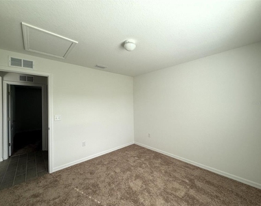 627 W Carey Lane - Photo Thumbnail 13