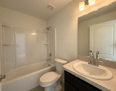 627 W Carey Lane - Photo Thumbnail 9