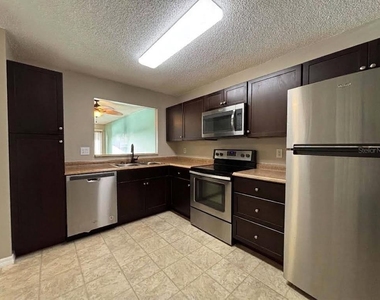 1802 Garden Lake Drive - Photo Thumbnail 3