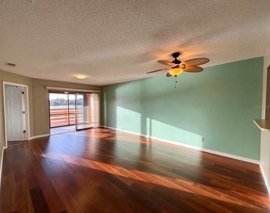 1802 Garden Lake Drive - Photo Thumbnail 8