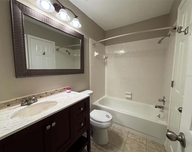 1802 Garden Lake Drive - Photo Thumbnail 7