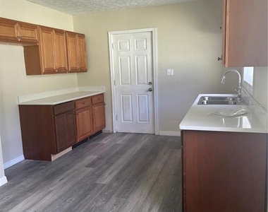 1642 Sw 2nd Street - Photo Thumbnail 8