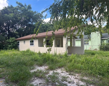 1642 Sw 2nd Street - Photo Thumbnail 2