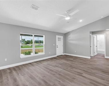 9679 Se 157th Lane - Photo Thumbnail 5