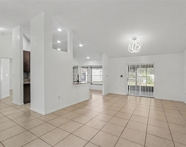 131 Eureka Avenue Ne - Photo Thumbnail 3