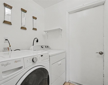 131 Eureka Avenue Ne - Photo Thumbnail 10