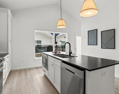 1606 Park Lake Street - Photo Thumbnail 6