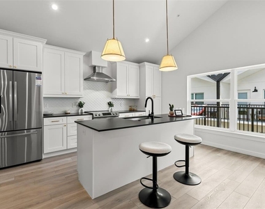 1606 Park Lake Street - Photo Thumbnail 5