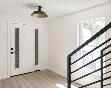 1606 Park Lake Street - Photo Thumbnail 10