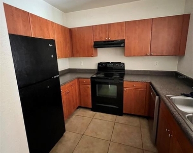 202 E South Street - Photo Thumbnail 5