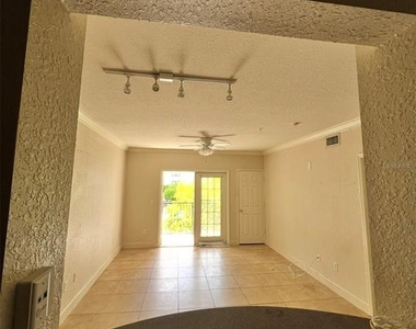 202 E South Street - Photo Thumbnail 3