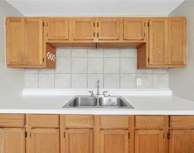 3905 Wilts Street - Photo Thumbnail 5