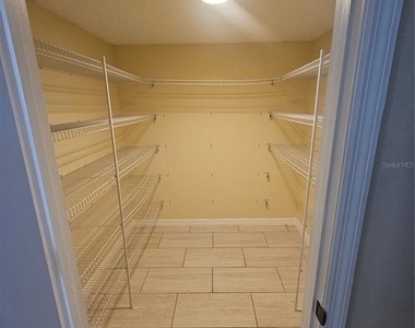 427 Samuel Street - Photo Thumbnail 7
