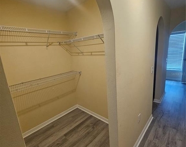 427 Samuel Street - Photo Thumbnail 17