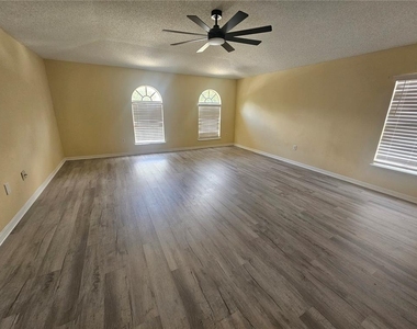 427 Samuel Street - Photo Thumbnail 15