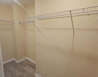 427 Samuel Street - Photo Thumbnail 23