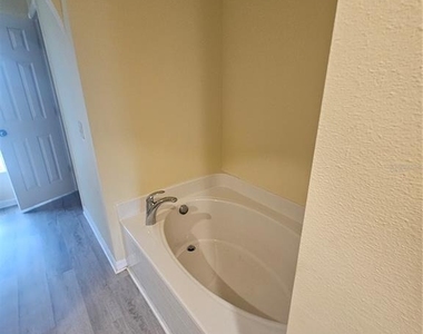 427 Samuel Street - Photo Thumbnail 18
