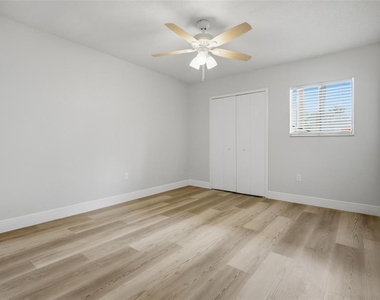163 Scottsdale Square - Photo Thumbnail 6