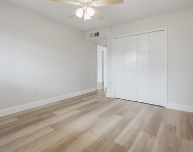 163 Scottsdale Square - Photo Thumbnail 7