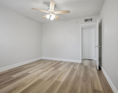 163 Scottsdale Square - Photo Thumbnail 10