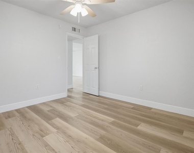163 Scottsdale Square - Photo Thumbnail 9