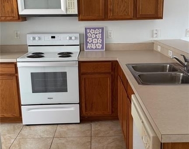 2275 Brancaster Circle - Photo Thumbnail 5