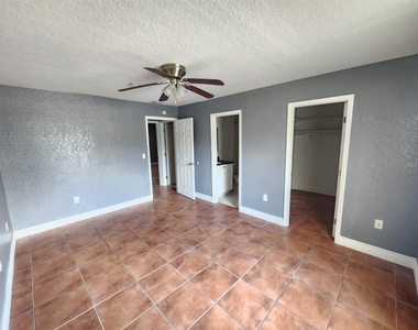 416 Banyon Tree Circle - Photo Thumbnail 15