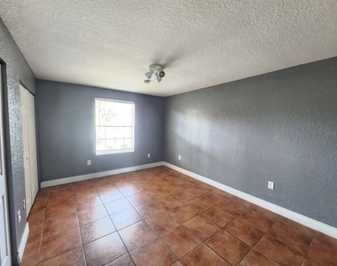 416 Banyon Tree Circle - Photo Thumbnail 11