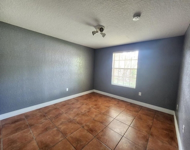 416 Banyon Tree Circle - Photo Thumbnail 13
