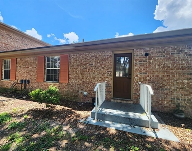 416 Banyon Tree Circle - Photo Thumbnail 2