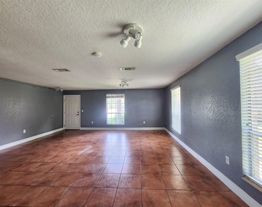 416 Banyon Tree Circle - Photo Thumbnail 19