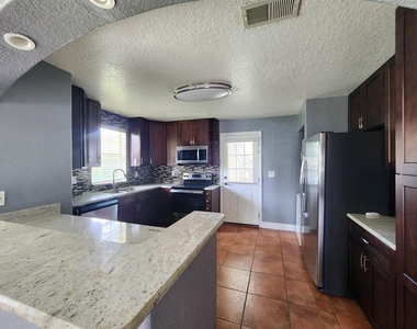416 Banyon Tree Circle - Photo Thumbnail 5