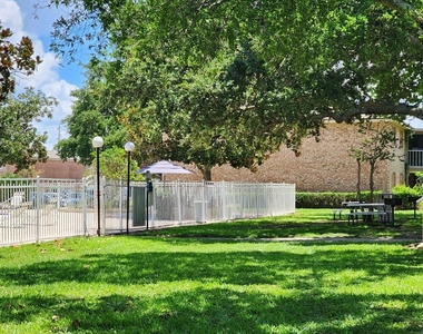 416 Banyon Tree Circle - Photo Thumbnail 24